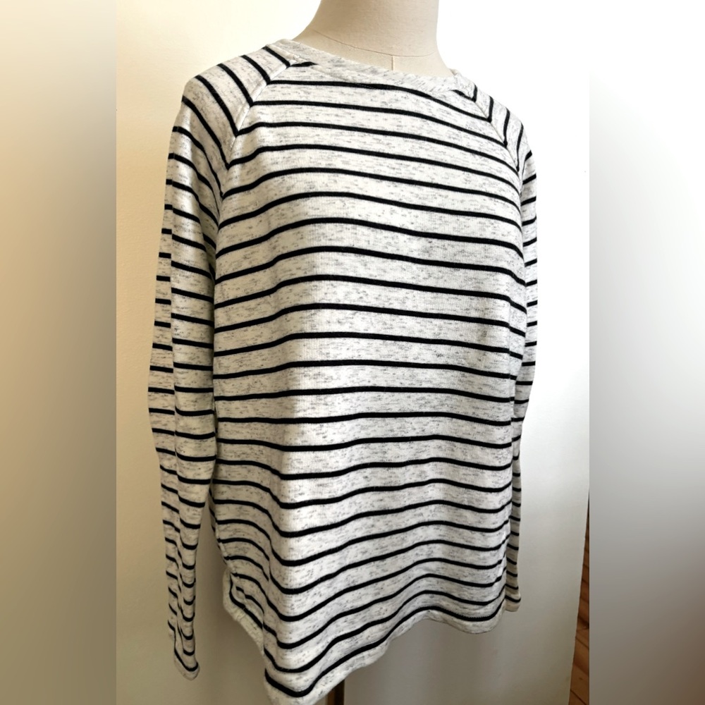 Orvis women’s crewneck sweater shirt sweatshirt long sleeve top, EUC